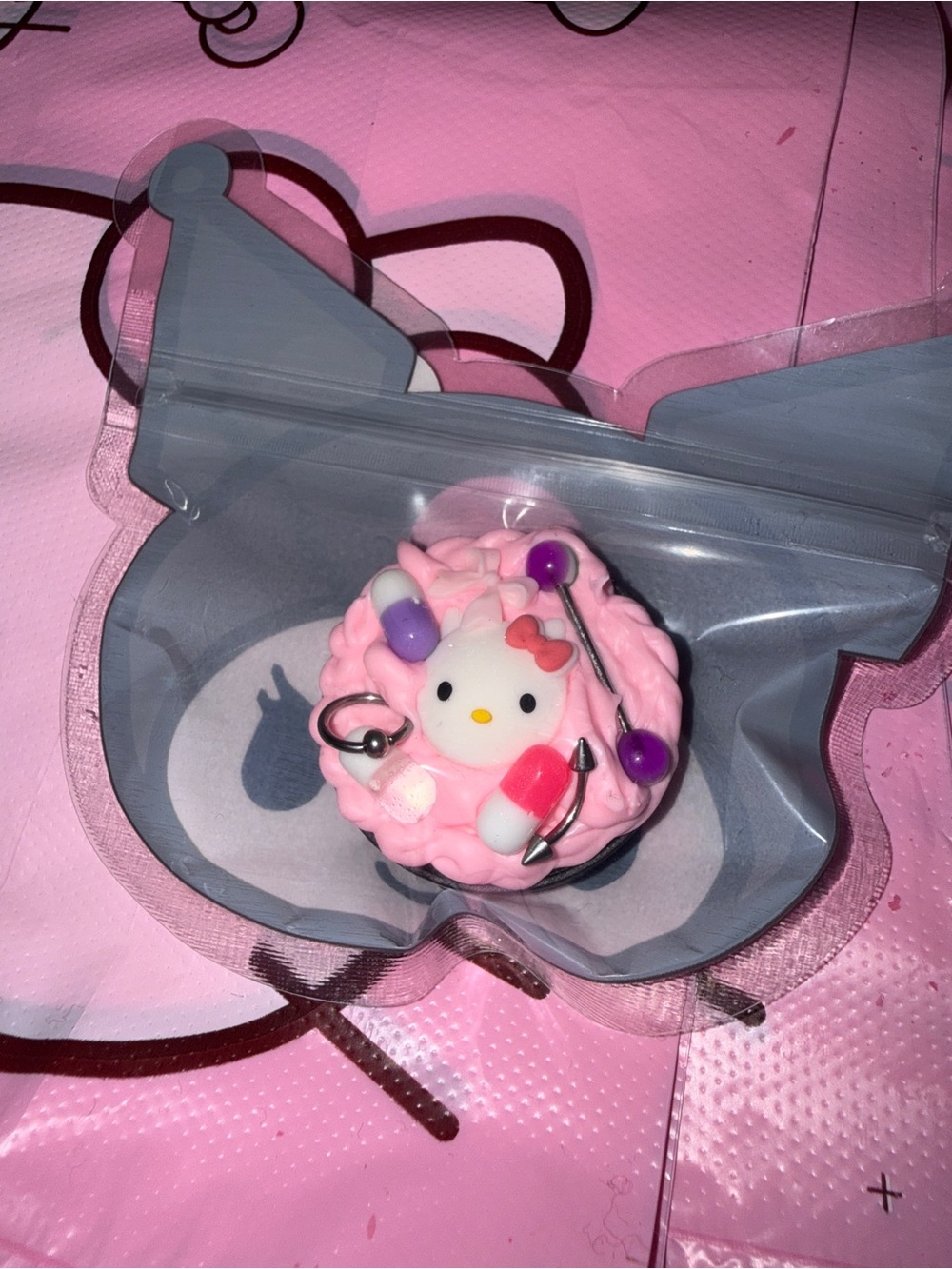 Pink Hello Kitty popsocket pink piercing
